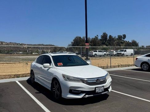 Used 2016 Honda Accord Touring image 3
