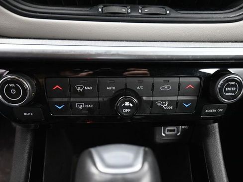 Used 2025 Jeep Compass Limited image 24