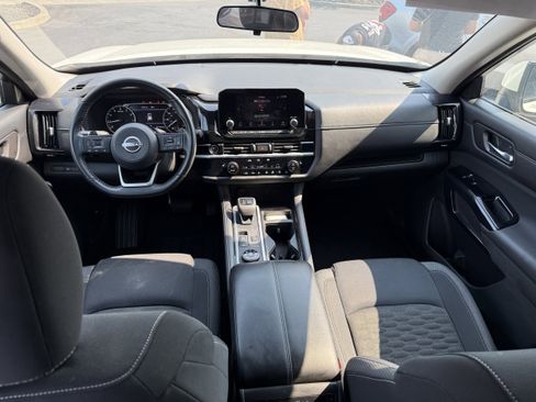 Used 2022 Nissan Pathfinder SV image 37