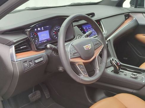 Certified 2024 Cadillac XT5 Premium Luxury w/ Technology Package AWD/4WD image 9