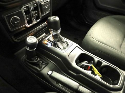 Used 2022 Jeep Wrangler Unlimited Sport image 24