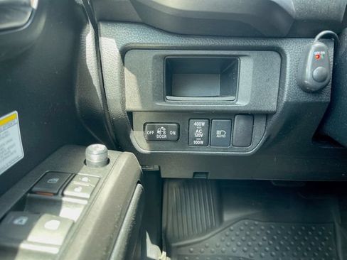 Used 2019 Toyota Tacoma TRD Off-Road AWD/4WD image 18