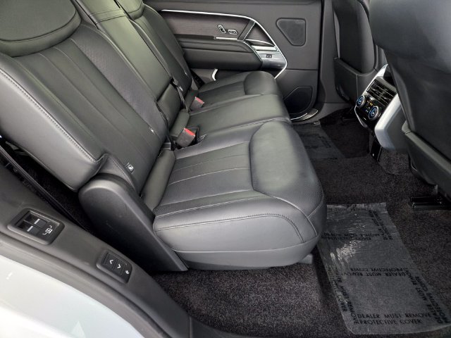 Used 2025 Land Rover Range Rover Long Wheelbase SE AWD/4WD image 17