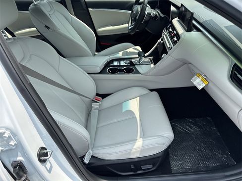 New 2025 Genesis G70 2.5T image 13