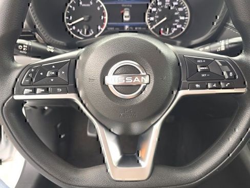 Used 2024 Nissan Sentra SV FWD image 19