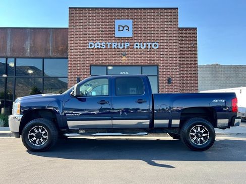 Used 2011 Chevrolet Silverado 2500 LT AWD/4WD image 3