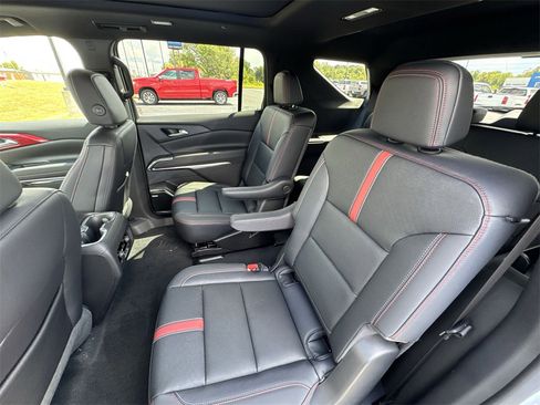 New 2026 Chevrolet Traverse RS image 23