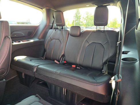 New 2026 Chrysler Pacifica Select image 19