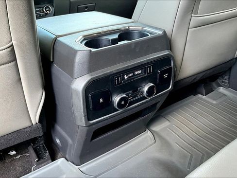 Used 2019 Ford Expedition XLT w/ Equipment Group 202A RWD image 11