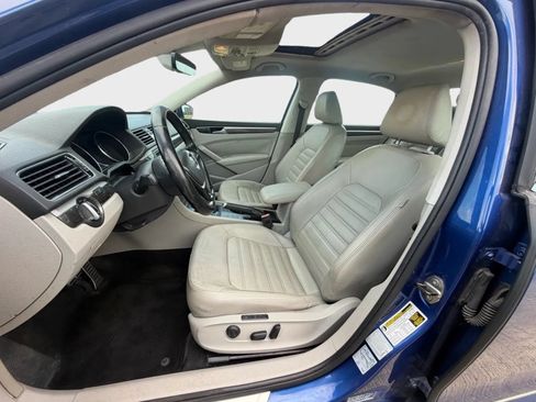 Used 2017 Volkswagen Passat 1.8T SEL Premium FWD image 12