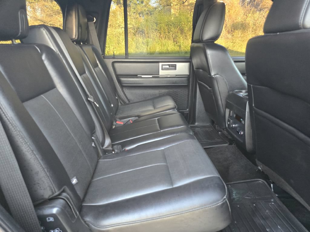 Used 2015 Ford Expedition XLT w/ Equipment Group 202A AWD/4WD image 16