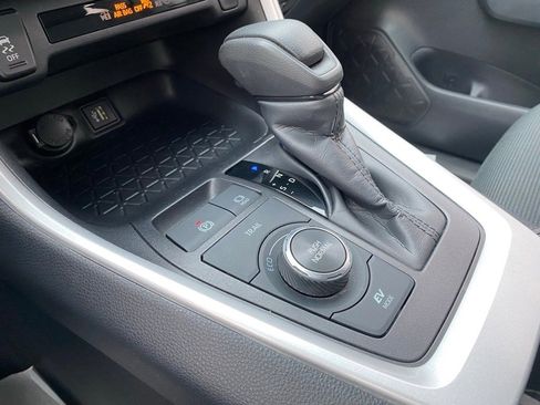 Certified 2025 Toyota RAV4 LE image 25