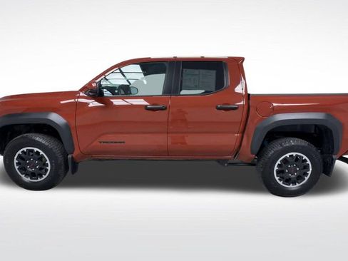 Used 2025 Toyota Tacoma TRD Off-Road AWD/4WD image 8