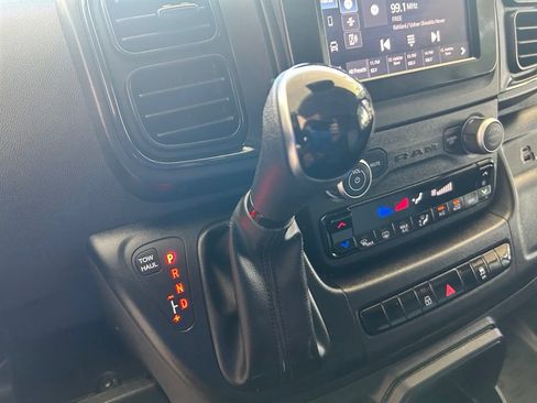 Used 2025 RAM ProMaster 2500 w/ Convenience Group FWD image 9