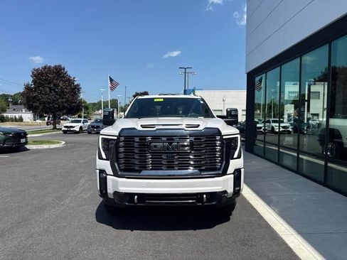 Used 2024 GMC Sierra 3500 Denali Ultimate AWD/4WD image 7