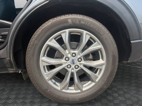Used 2022 Ford Explorer Limited w/ Equipment Group 301A AWD/4WD image 14