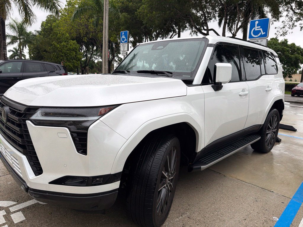 Used 2025 Lexus GX 550 w/ Accessory Package (Z1) AWD/4WD image 2
