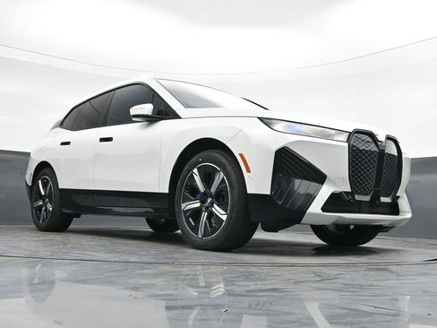 Used 2024 BMW iX xDrive50 w/ Premium Package AWD/4WD image 30