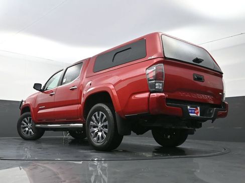 Used 2020 Toyota Tacoma Limited image 30