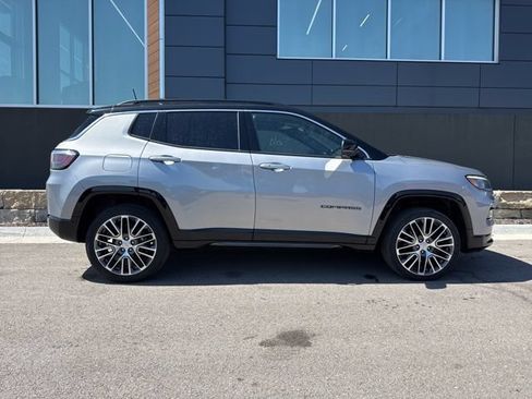 Used 2023 Jeep Compass Limited w/ Elite Group AWD/4WD image 2