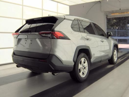 Used 2021 Toyota RAV4 XLE w/ Convenience Package FWD image 5
