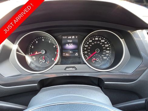 Used 2021 Volkswagen Tiguan SE FWD image 32
