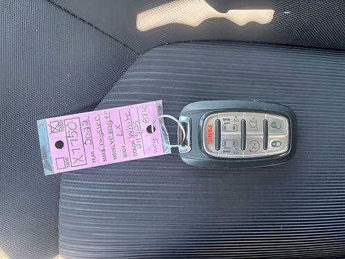 Used 2022 Chrysler Voyager LX FWD image 18
