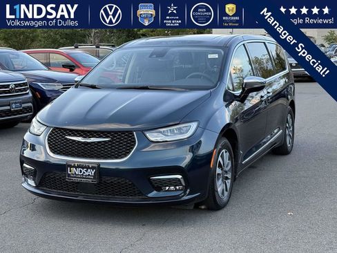 Used 2023 Chrysler Pacifica Limited image 3