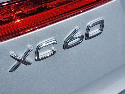 Used 2023 Volvo XC60 B6 Ultimate w/ Climate Package image 34