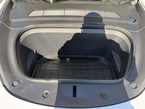 Used 2022 Tesla Model Y Long Range image 21