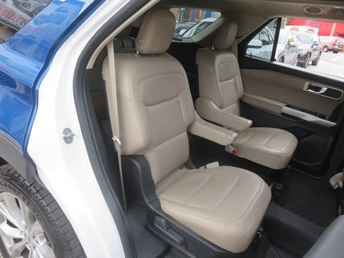 Used 2020 Ford Explorer XLT w/ Equipment Group 202A AWD/4WD image 26
