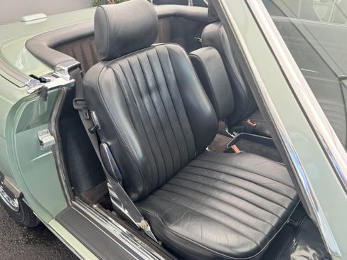 Used 1988 Mercedes-Benz 560 SL image 14