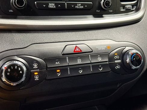 Used 2017 Kia Sorento LX image 17
