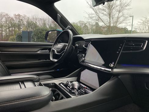 Used 2022 Jeep Grand Wagoneer Series II image 6