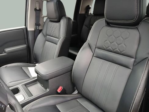 Used 2024 Nissan Frontier SL image 24