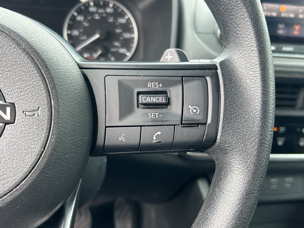 Used 2024 Nissan Rogue S FWD image 17