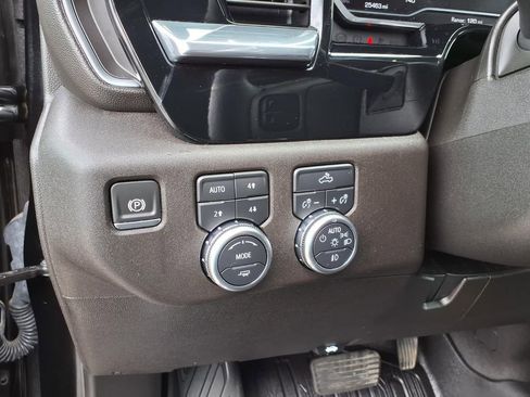 Used 2024 GMC Sierra 1500 Elevation w/ LPO, Elevation Black Package AWD/4WD image 26