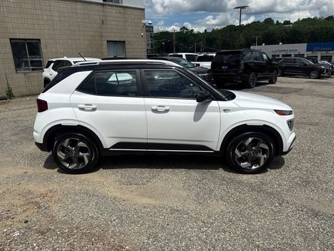 Certified 2024 Hyundai Venue Limited FWD image 8