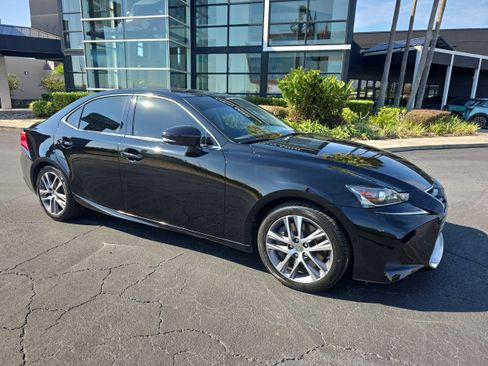 Used 2020 Lexus IS 300 image 2