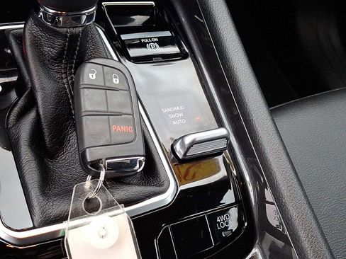 Certified 2024 Jeep Compass Latitude image 26