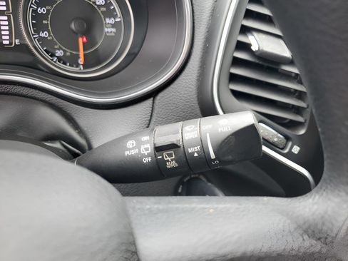 Used 2019 Jeep Cherokee Latitude w/ Popular Appearance Group image 35