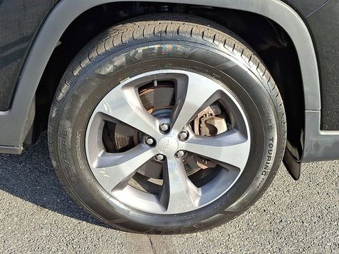 Certified 2019 Jeep Cherokee Limited image 9