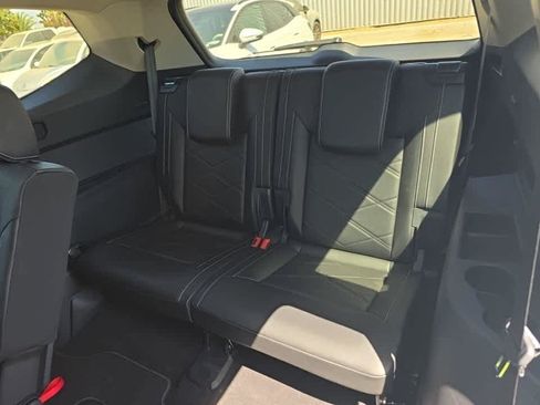 Used 2024 Volkswagen Atlas SE FWD image 11