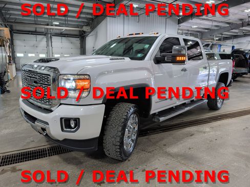 Used 2019 GMC Sierra 2500 Denali w/ Duramax Plus Package AWD/4WD image 6