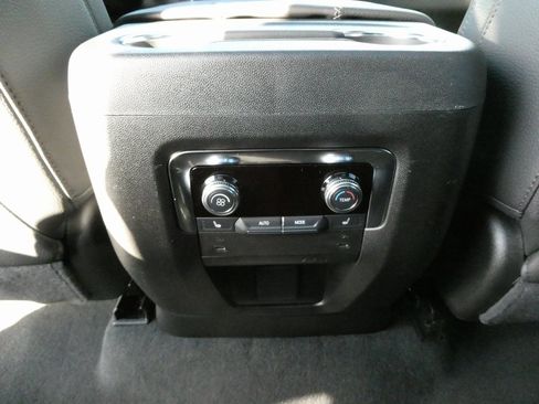 Certified 2025 GMC Yukon Denali image 38