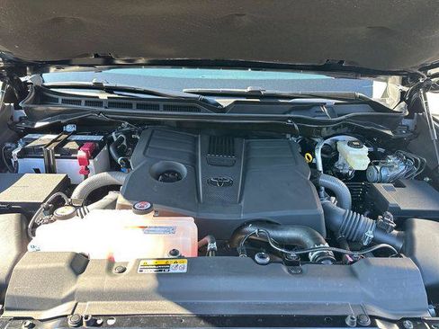 Certified 2025 Toyota Tundra Limited AWD/4WD image 25