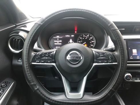 Used 2019 Nissan Kicks SV FWD image 22