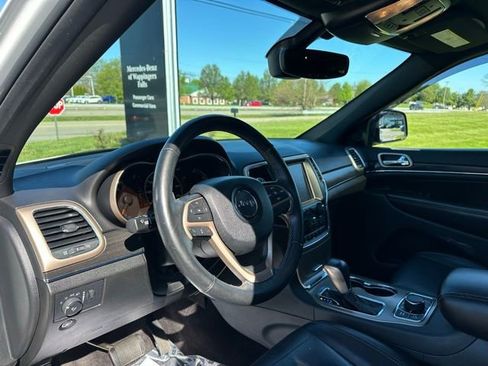 Used 2017 Jeep Grand Cherokee Limited AWD/4WD image 16