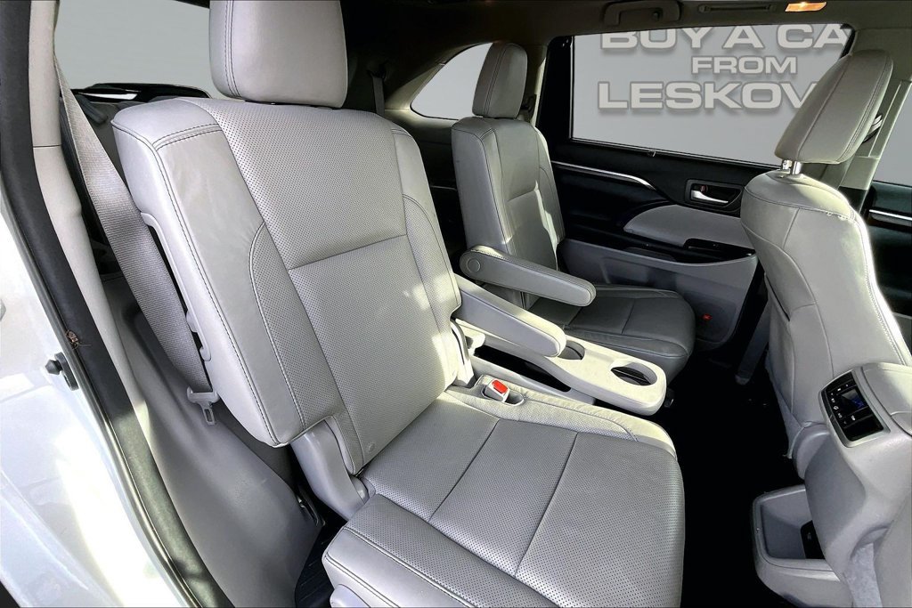 Used 2016 Toyota Highlander Limited w/ Driver Technology Package AWD/4WD image 27