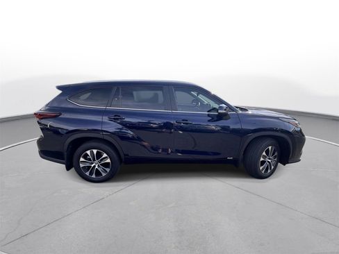 Used 2025 Toyota Highlander XLE AWD/4WD image 5